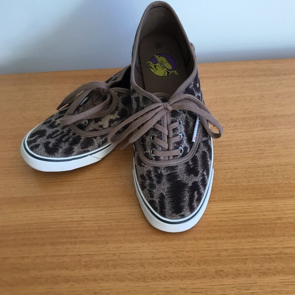 Airwalk Shoes - Canvas velvety sneakers.🫧Make me an offer 🫧